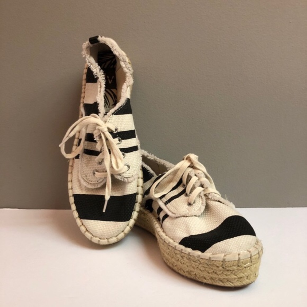 1 LEFT•DV Dolce Vita• Striped Platform Espadrilles - Picture 3 of 3